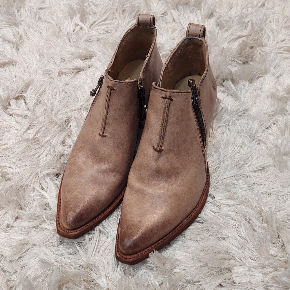 Frye Sacha Moto shorties Ankle Boots Size 6